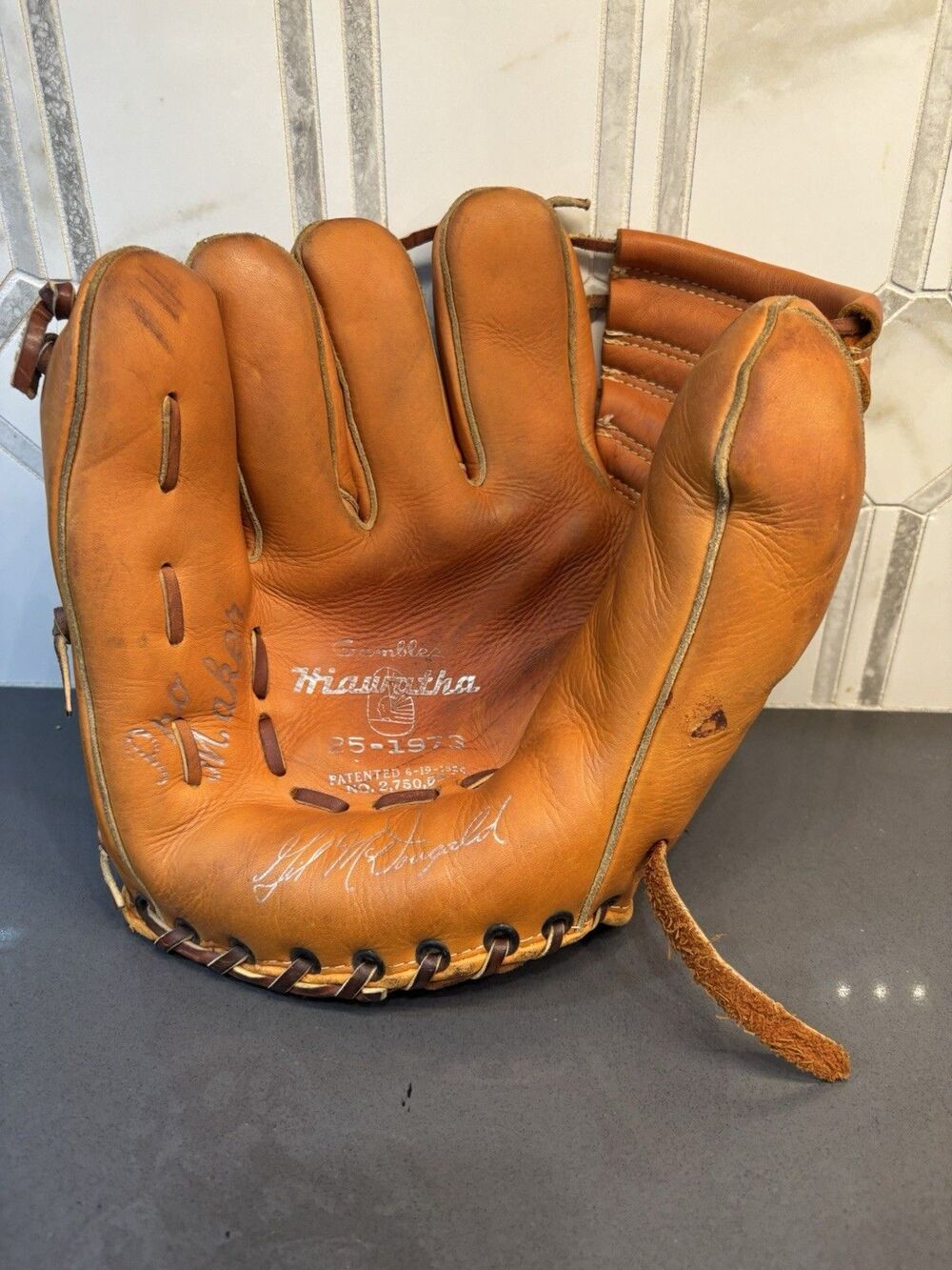 Vintage Rare Hiawatha Gil McDougald 25-1973 Baseball Glove LHT Made in USA